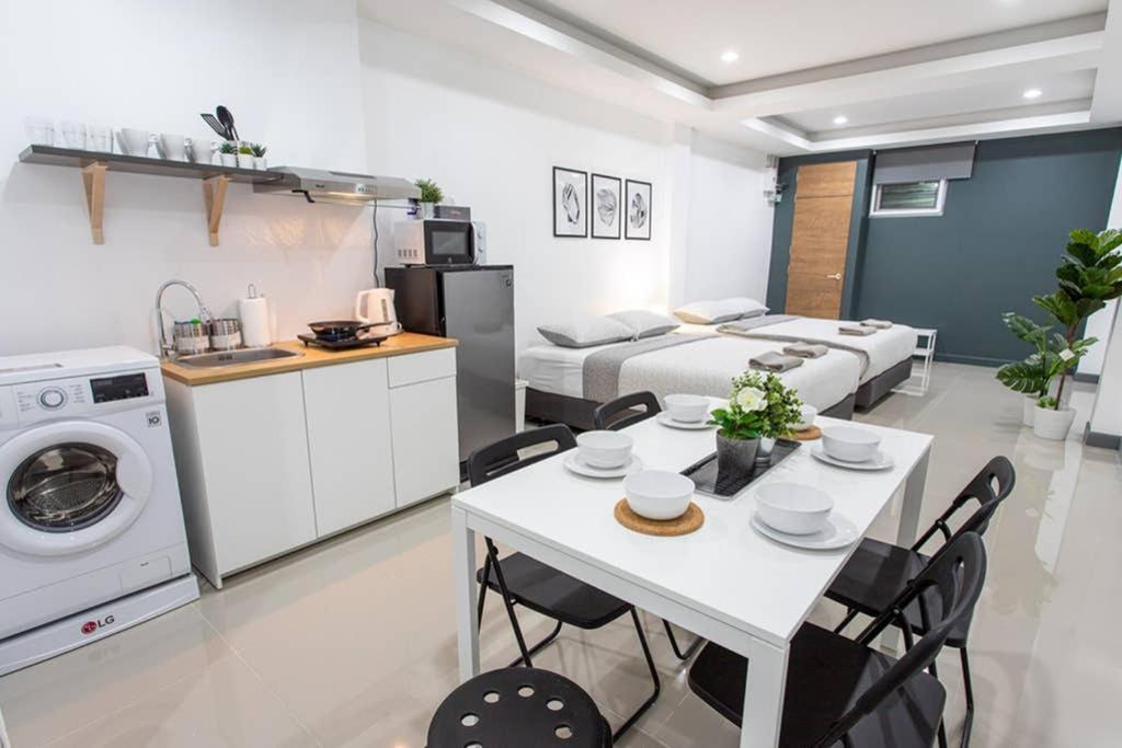 P1 Silom Pan Large Room Full Kitchen Wifi 4-6Pax 방콕 외부 사진