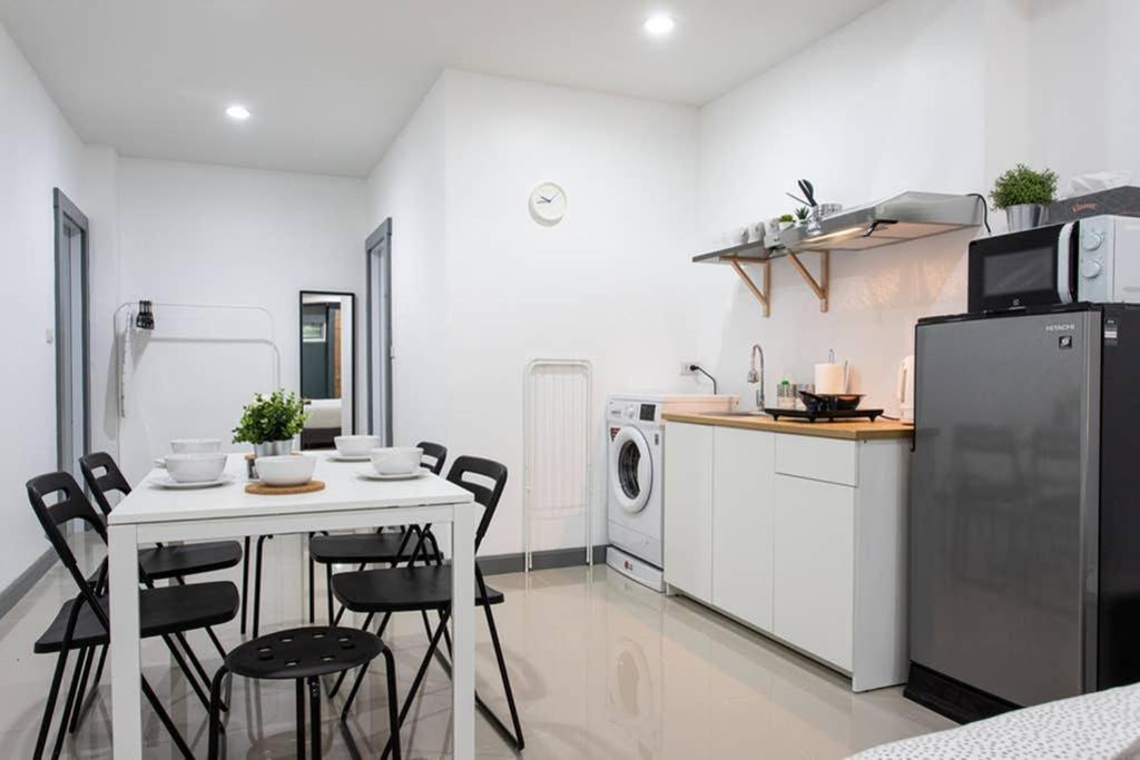 P1 Silom Pan Large Room Full Kitchen Wifi 4-6Pax 방콕 외부 사진