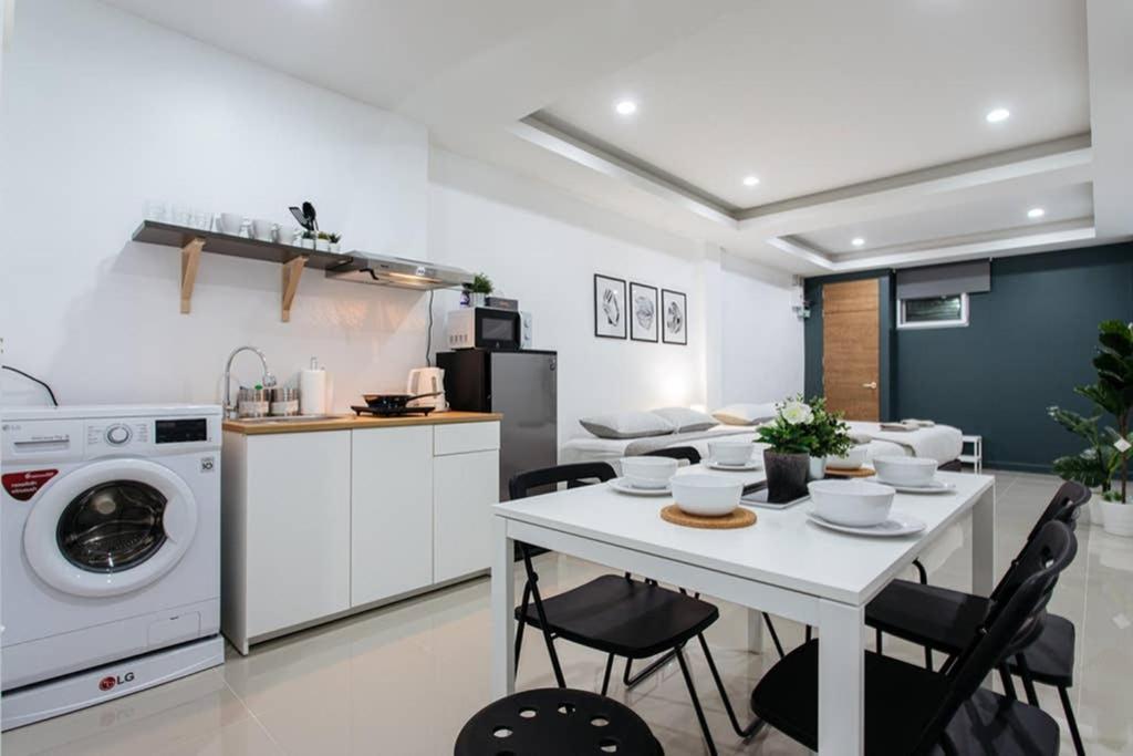 P1 Silom Pan Large Room Full Kitchen Wifi 4-6Pax 방콕 외부 사진