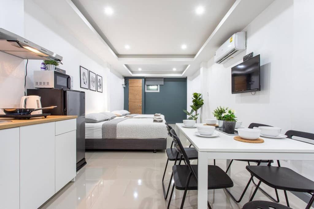P1 Silom Pan Large Room Full Kitchen Wifi 4-6Pax 방콕 외부 사진